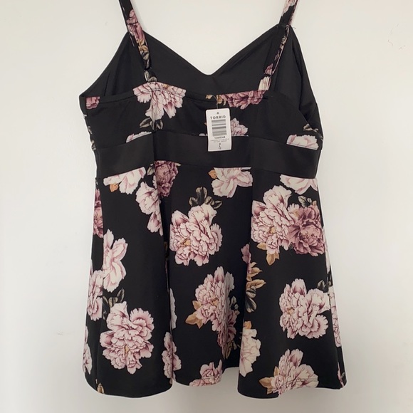 NWT Torrid Floral Peplum Top (0- L) - Picture 2 of 3